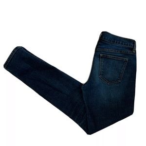 Old Navy Skinny Jeans 
Medium Wash 
Low Rise
Size 2 Regular